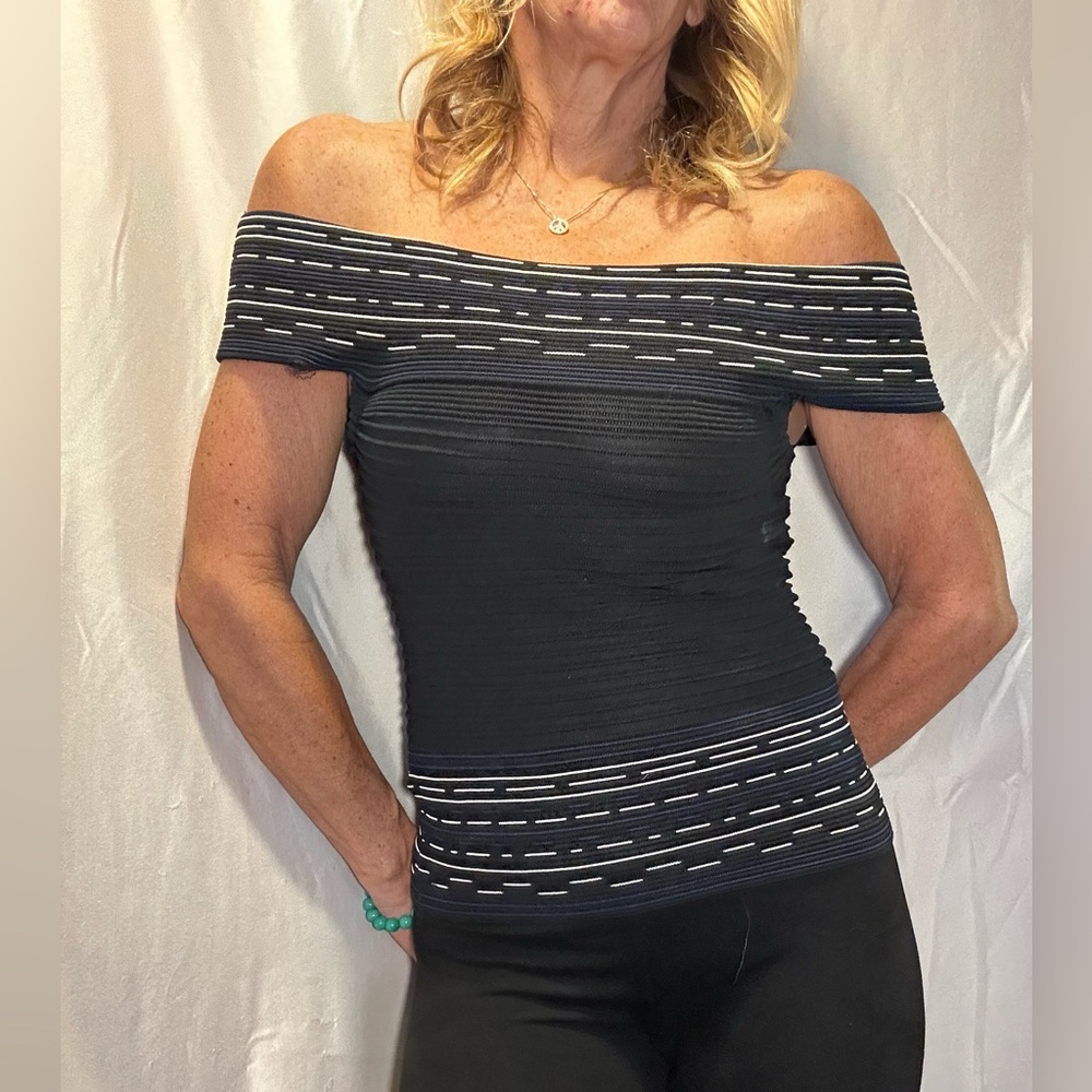 Ted Baker Woman’s Off Shoulder Top. Ribbed. Size XS